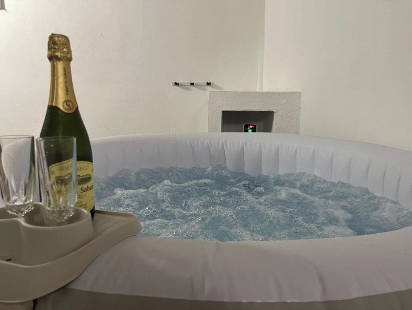 Indoor spa tub