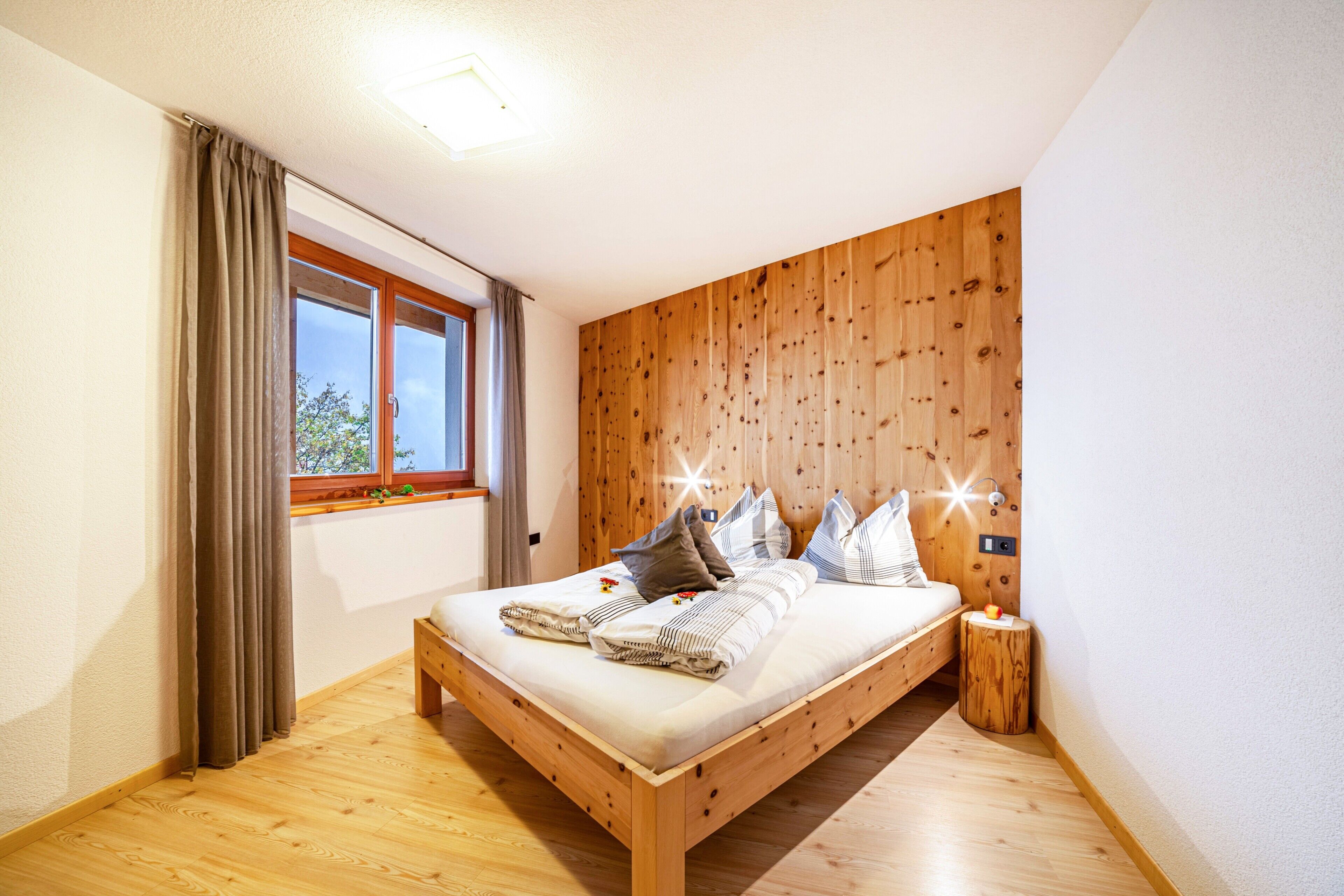 2 室のベッドルーム、WiFi (無料)、ベッドシーツ