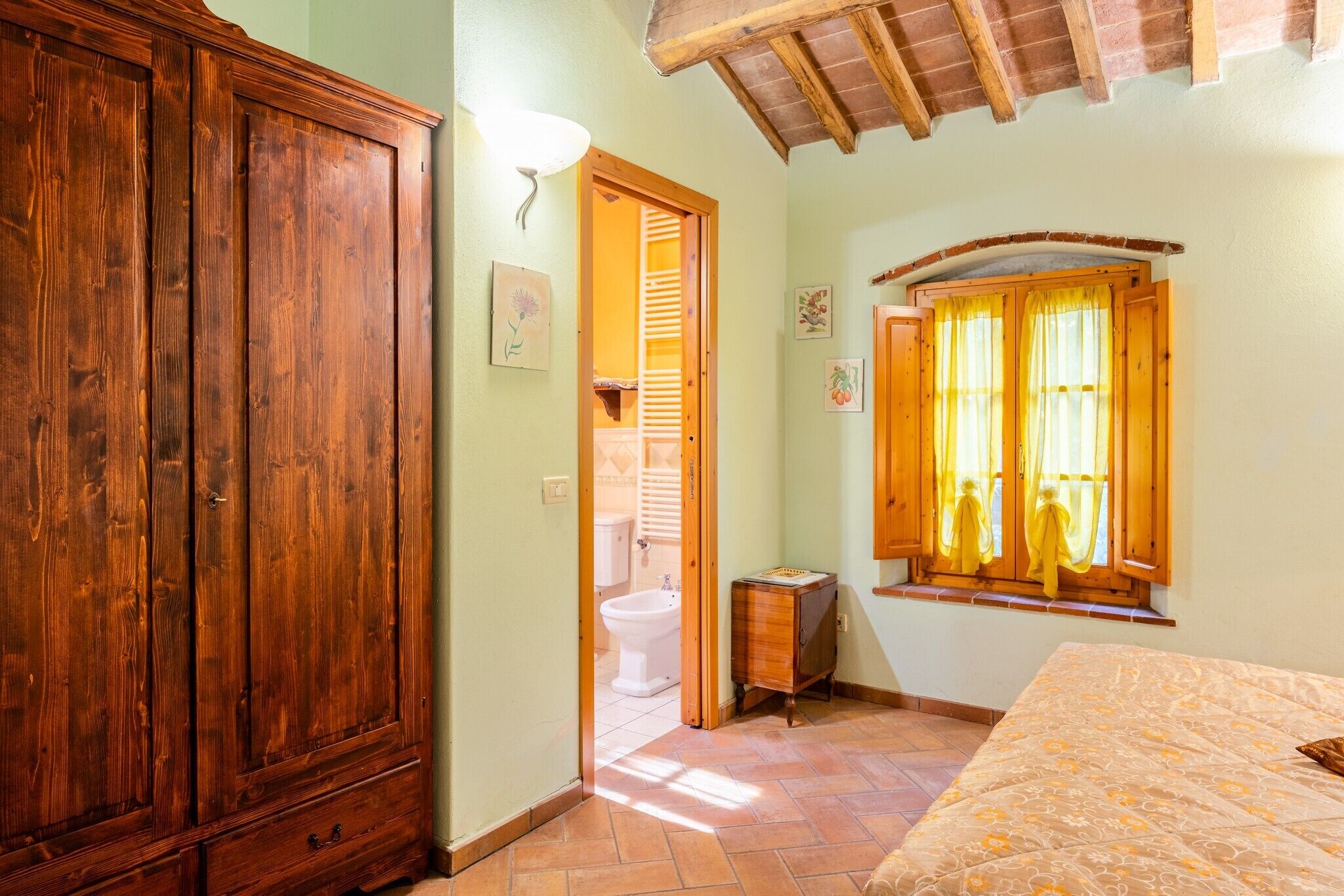 3 bedrooms, iron/ironing board, bed sheets