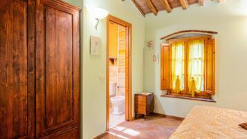 3 bedrooms, iron/ironing board, bed sheets