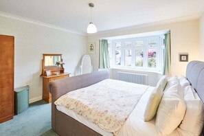 2 Schlafzimmer, Schreibtisch, Bügeleisen/Bügelbrett, kostenloses WLAN