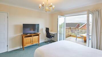 2 slaapkamers, een bureau, een strijkplank/strijkijzer, gratis wifi