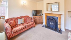 TV, DVD player, offices - Host & Stay | Coach Cottage (Saltburn-by-the-Sea)