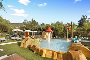 Children’s area - 'Mobile Home Charme 177' with Pool, Private Terrace & Wi-Fi (Pietra Ligure)