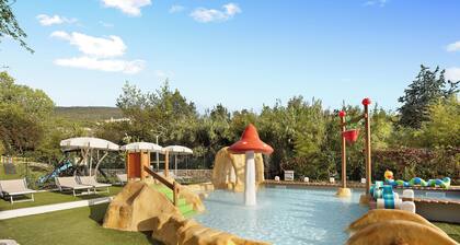 'Mobile Home Alloro 165' with Pool, Private Terrace & Wi-Fi