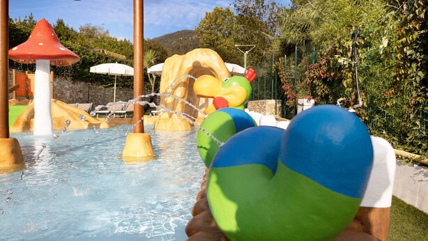 A water play area with slides and a pool. - 'Mobile Home Alloro 165' with Pool, Private Terrace & Wi-Fi (Pietra Ligure)