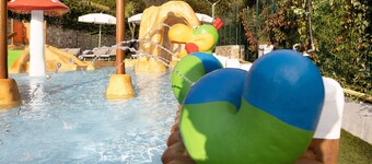 'Mobile Home Alloro 165' with Pool, Private Terrace & Wi-Fi