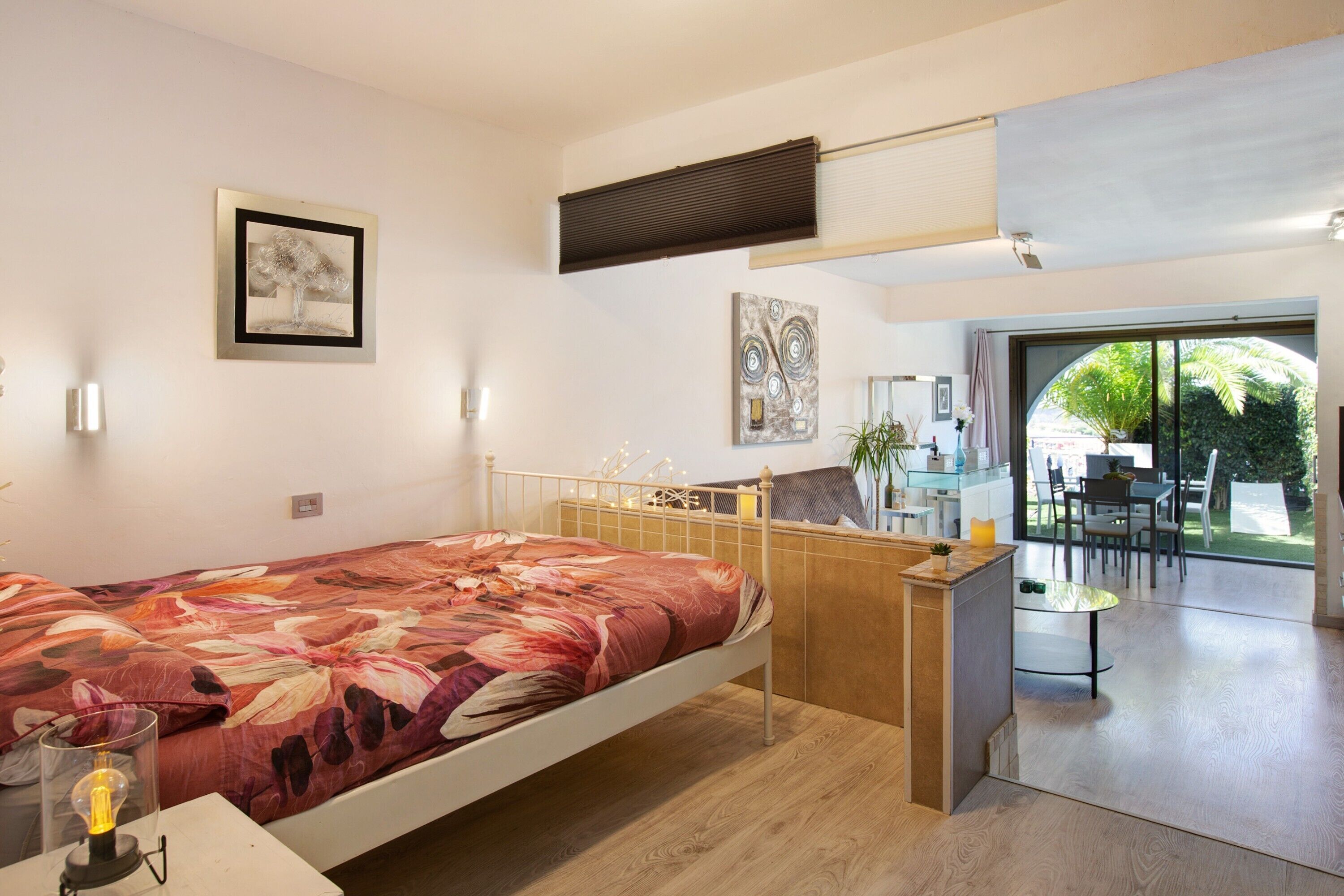 2 slaapkamers, een strijkplank/strijkijzer, gratis wifi, beddengoed