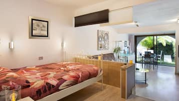 2 slaapkamers, een strijkplank/strijkijzer, gratis wifi, beddengoed