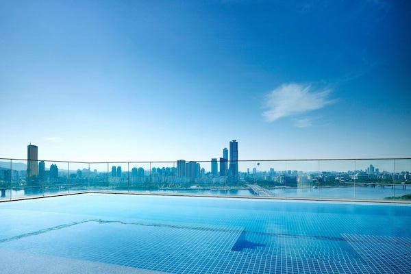Indoor pool, seasonal outdoor pool, pool loungers