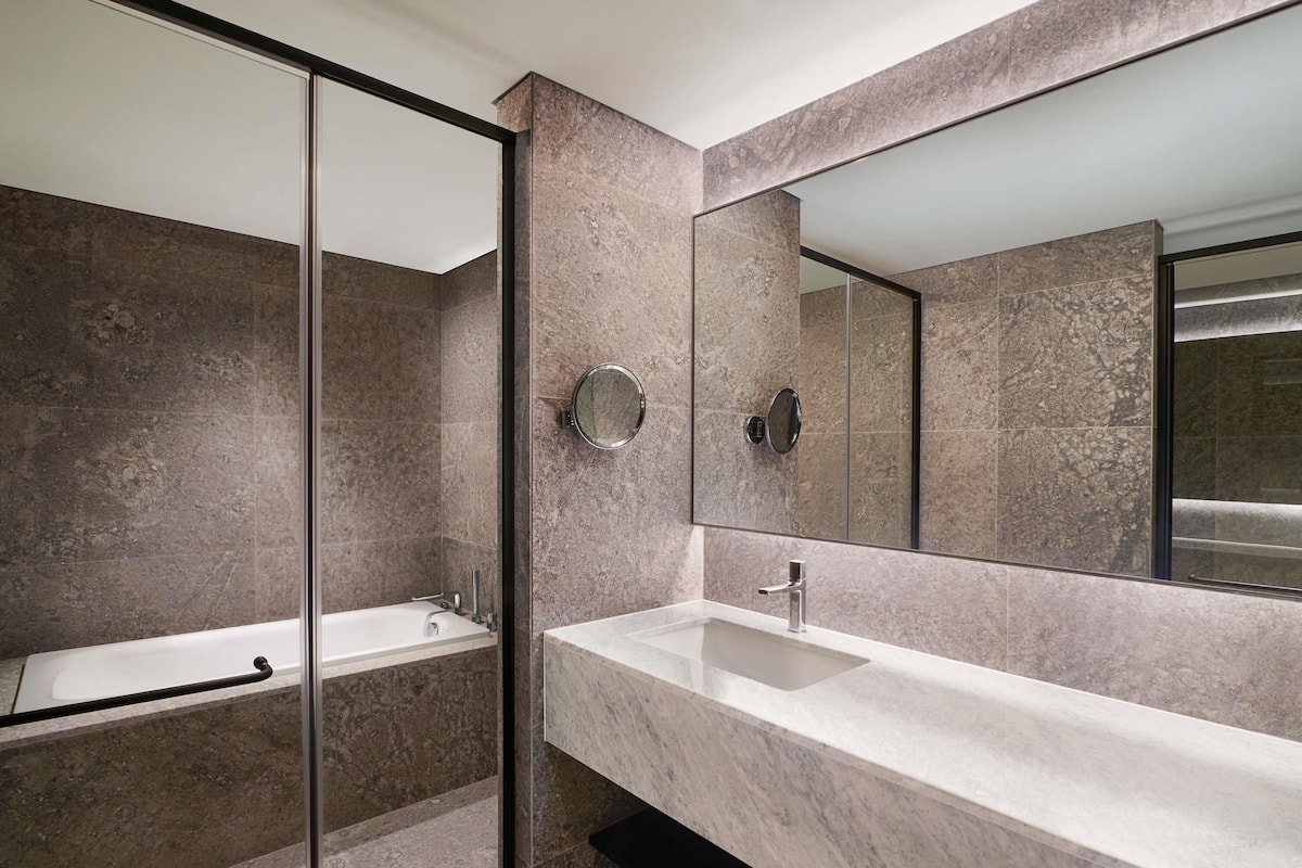 Habitación Premier, 1 cama King size | Ropa de cama de alta calidad, edredón y minibar