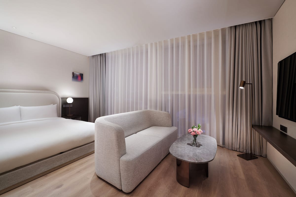 Superior Room, 1 King Bed, Facilities for Disabled Guests, No View (Located on the 3rd - 5th Floor) | Premium bedding, down duvets, minibar, in-room safe