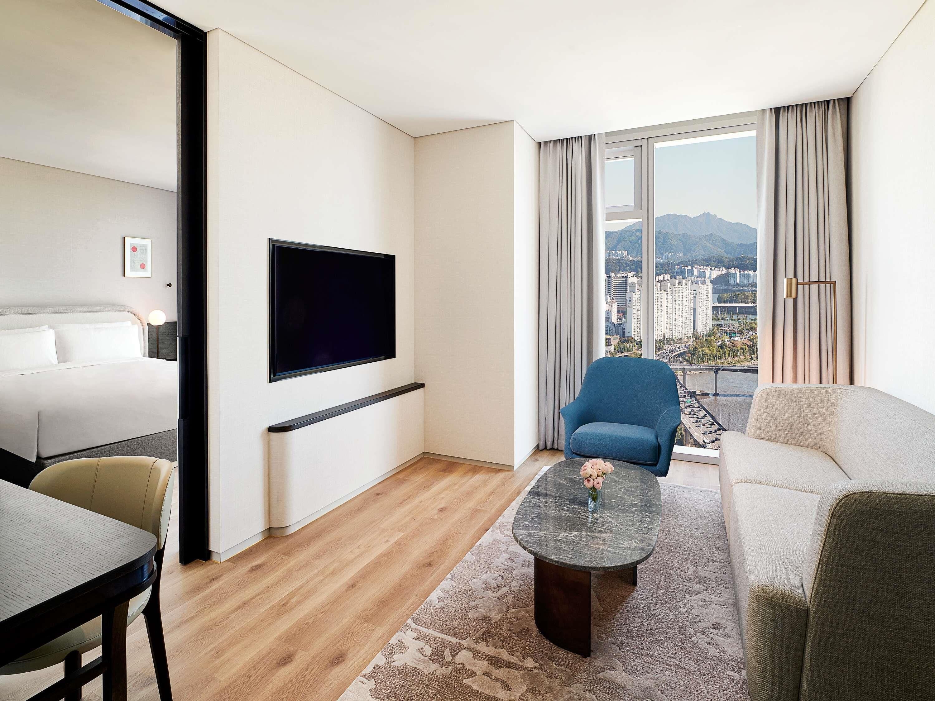 Suite, 1 King Bed, Mountain View (Namsan) | Premium bedding, down duvets, minibar, in-room safe