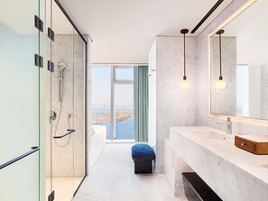 Suite, 1 King-Bett, Terrasse, Flussblick (Naru) | Hochwertige Bettwaren, Daunenbettdecken, Minibar, Zimmersafe