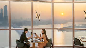 Breakfast, lunch and dinner served