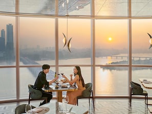 Breakfast, lunch and dinner served - Hotel Naru Seoul - MGallery Collection (Seoul)