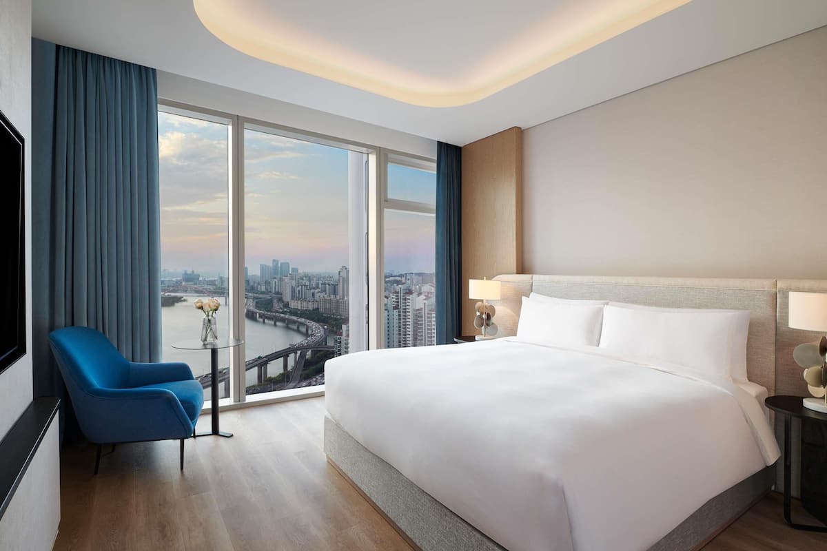 Premier Suite, 1 King Bed, River View | Premium bedding, down comforters, minibar, in-room safe