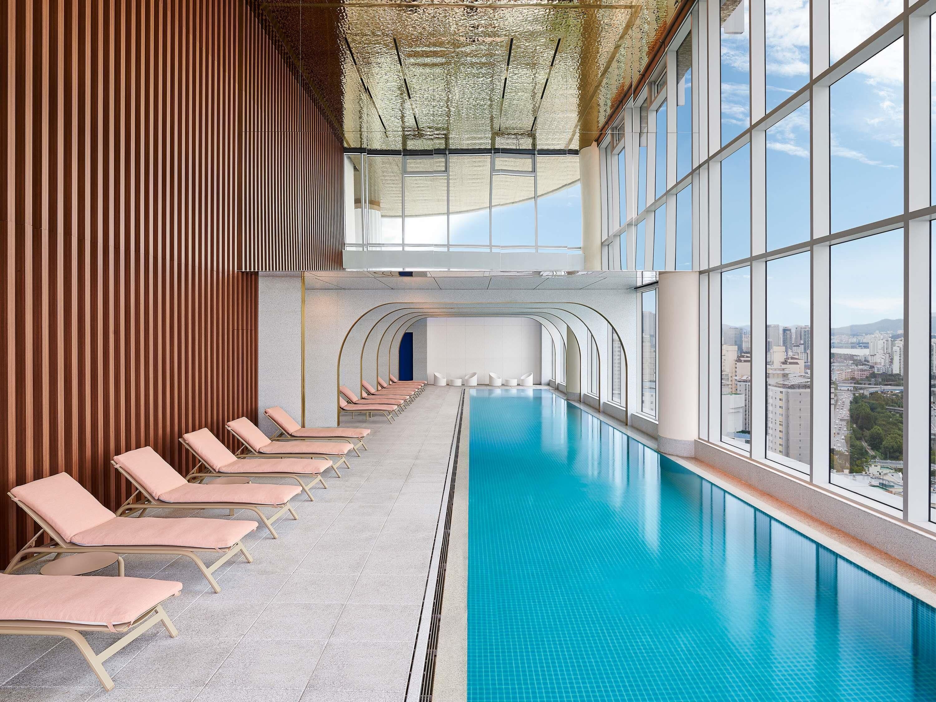 Piscine couverte, piscine extérieure (ouverte en saison)