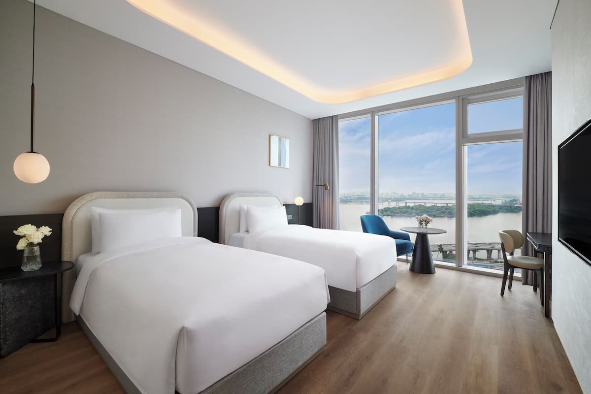 Deluxe Room, 2 Single Beds, River View | Premium bedding, down duvets, minibar, in-room safe