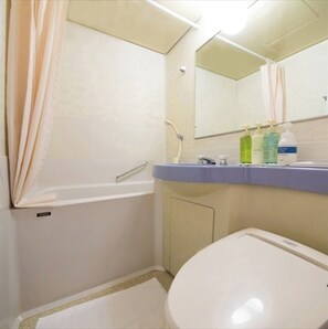 Secador de pelo y toallas