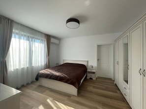 1 bedroom, desk, iron/ironing board, free WiFi