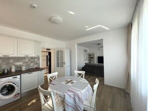 Interior - Maya @Iarca Inn (București)