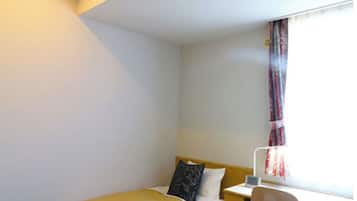 1 habitación, escritorio, tabla de planchar con plancha y wifi gratis