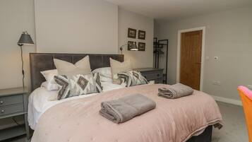 2 bedrooms, individually decorated, individually furnished, free WiFi