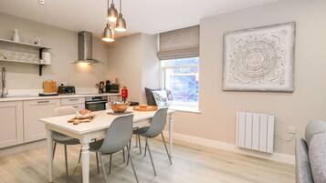 Cottage | Dining