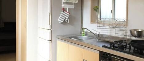 Fridge, microwave, stovetop, cookware/dishes/utensils