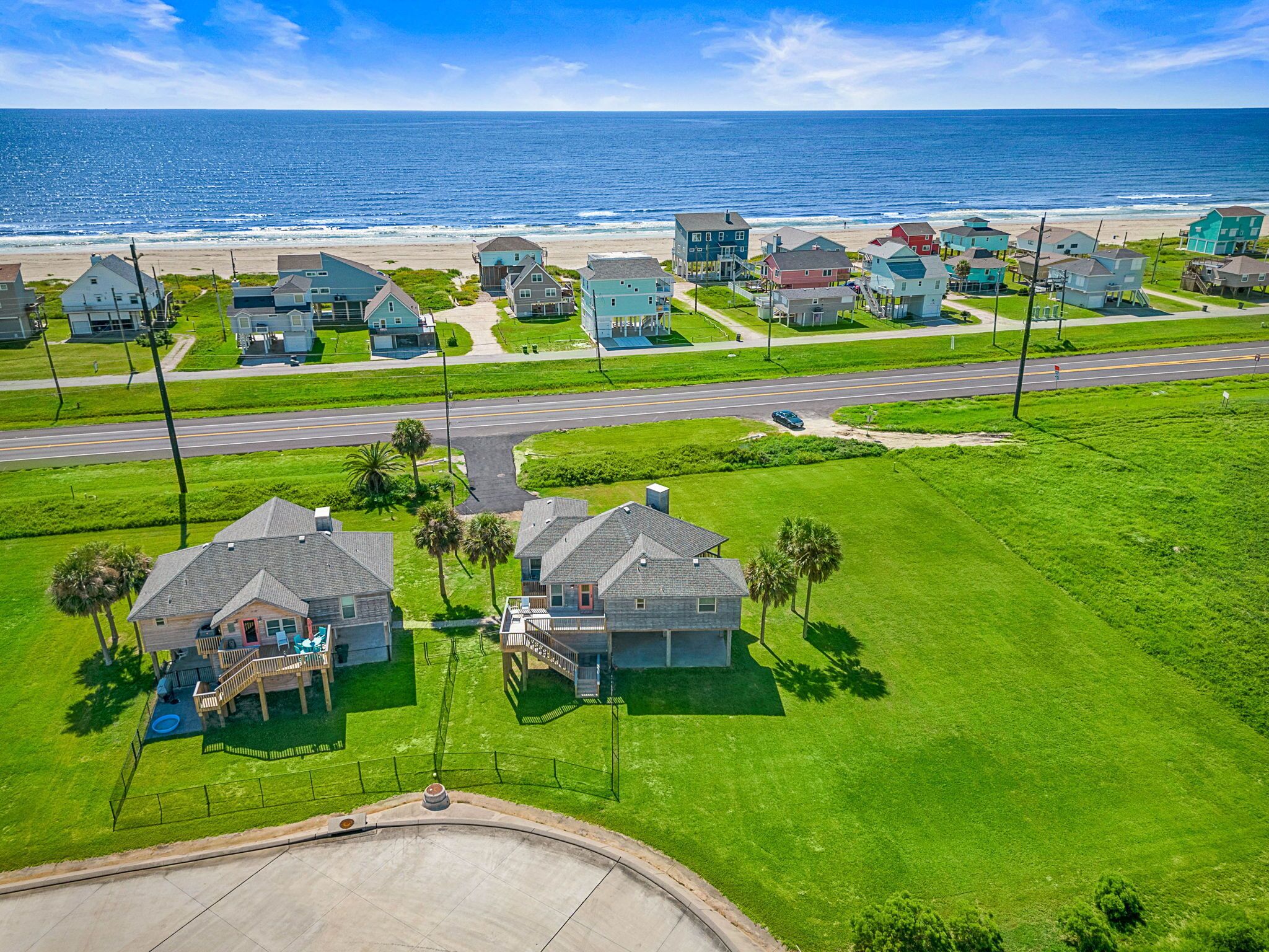 Pet Friendly - Fully Fenced - Amazing Views - Newly Renovated