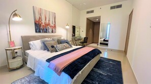 2 bedrooms, individually decorated, individually furnished, desk - Luxury Dubai Creek Harbour Waterfront Apartment (Dubai)