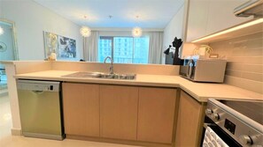 Apartment (2 Bedrooms) | Eigene Küche | Mikrowelle, Ofen, Herdplatte, Geschirrspüler