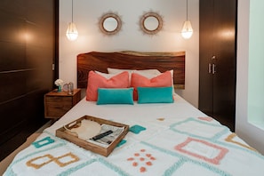 2 habitaciones, escritorio, tabla de planchar con plancha y wifi gratis