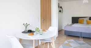 Dining - Appartement mit Netflix, Boxspringbett & Terrasse We17 (Magdeburg)