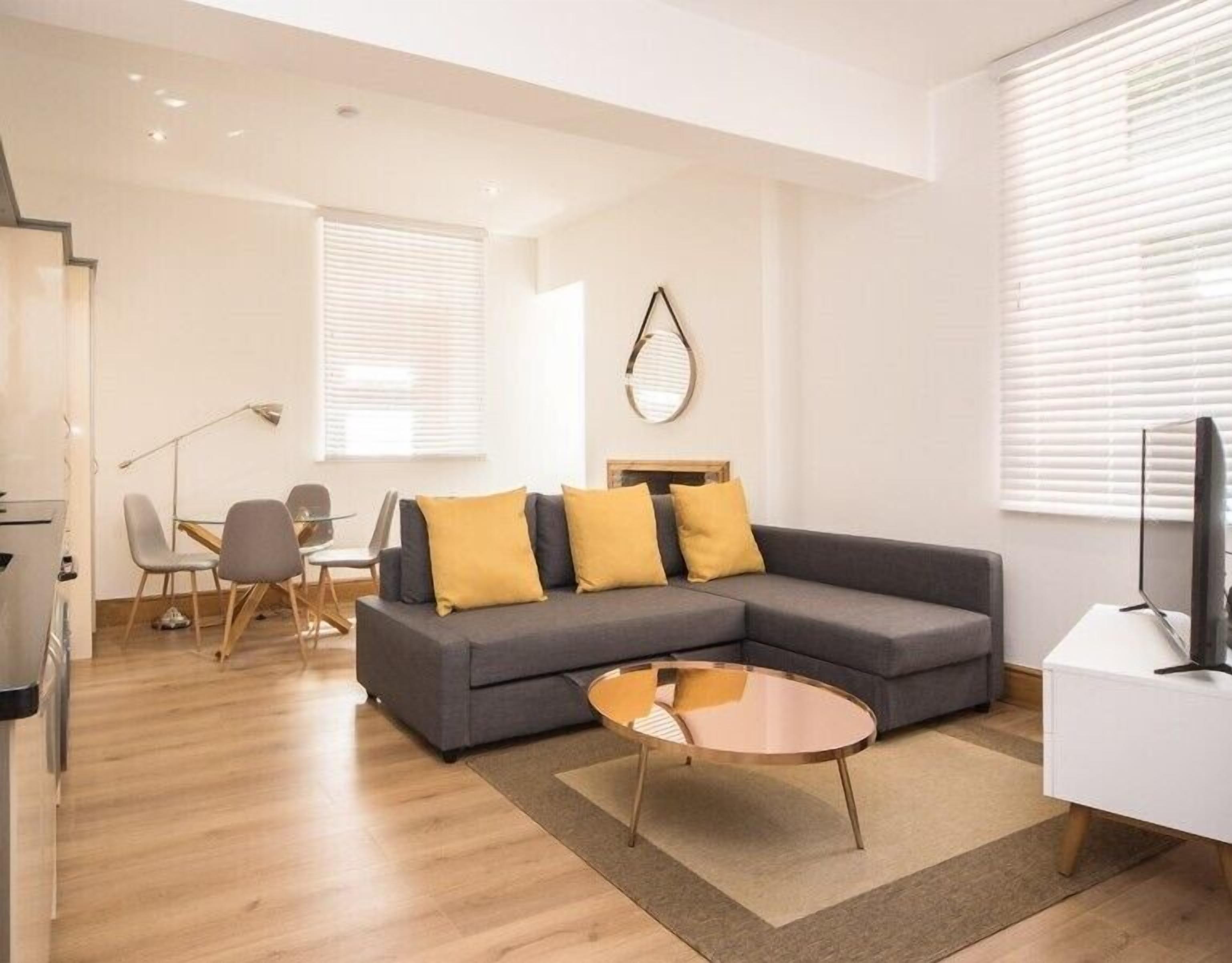 Apartamento | Zona de estar | Una televisión