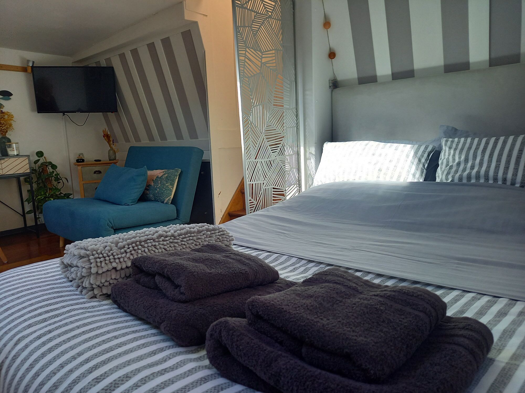 1 camera, Wi-Fi gratuito, lenzuola