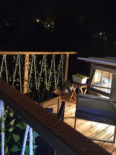 Independent apartment on barge with terrace near the city center