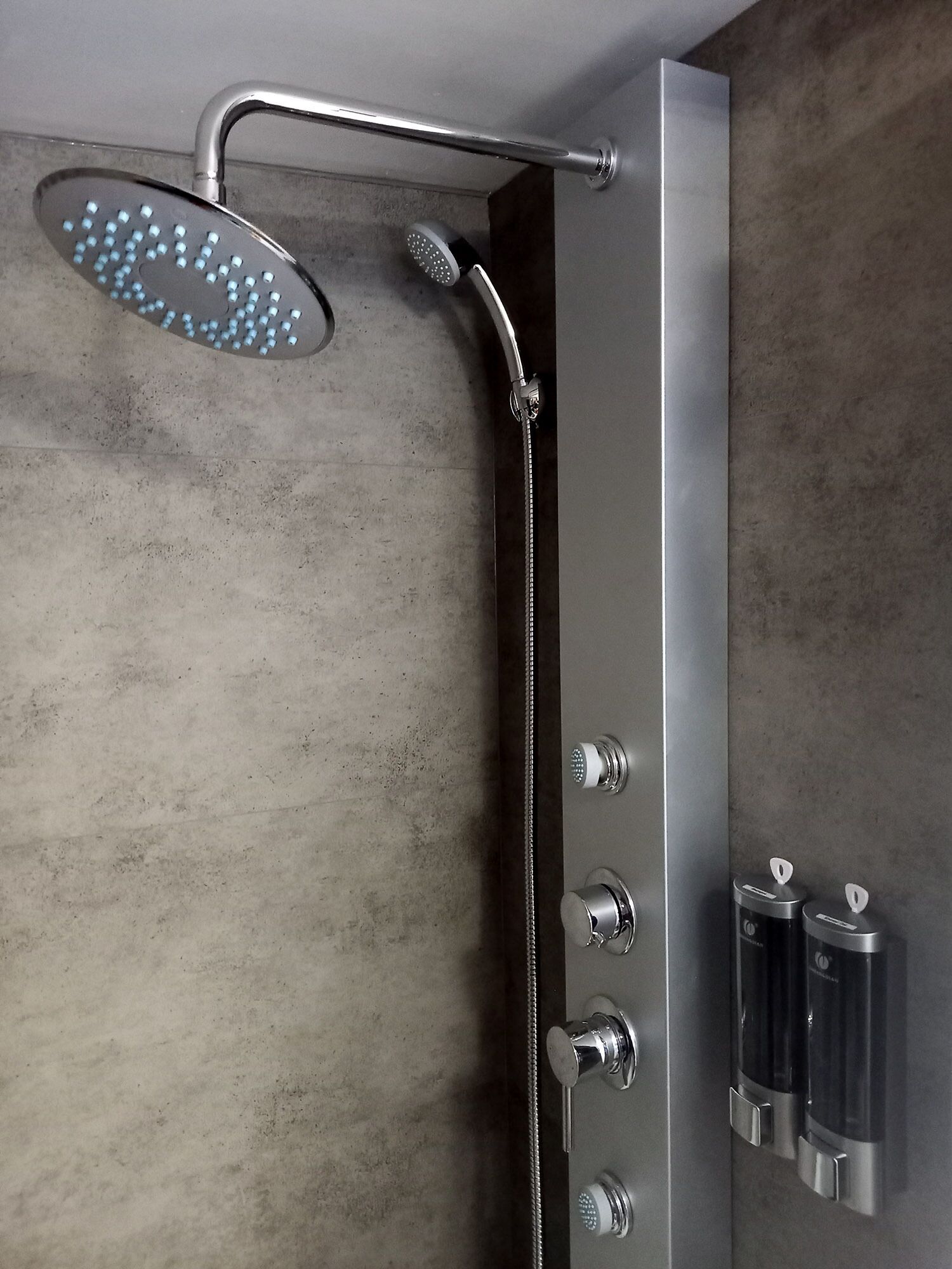 Combined shower/bathtub, hair dryer, towels, soap