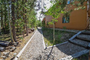 Property grounds - Peak View - Pet Friendly Home in Columbine Lake, Gorgeous Open Floor Plan (Grand Lake)