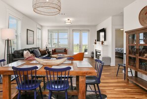 Dining - No Worries - Book 5+ nights and get 15% discount - Ocean Front - Pet Friendly (Galveston)