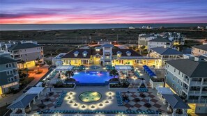 Exterior - No Worries - Book 5+ nights and get 15% discount - Ocean Front - Pet Friendly (Galveston)