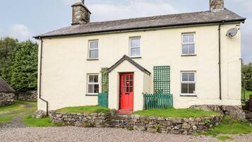 Cottage | Front of property