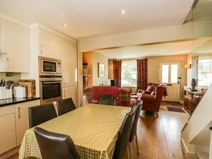 Kühlschrank, Geschirrspüler, Wasserkocher, Toaster