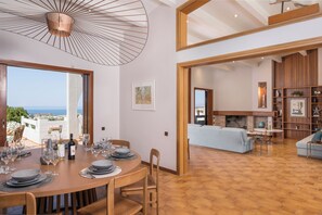 Family Villa | Dining room