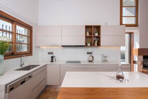Family Villa | Private kitchen | Full-size fridge, microwave, oven, stovetop