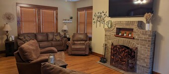 Cozy House  only minutes to  Lake Palestine & Pine Dunes Golf Course