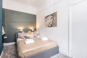 1 bedroom, iron/ironing board, free WiFi, bed sheets - Ground Floor Nunnery · Bright, Beautiful Flat with Garden in York - Pass the Keys (York)