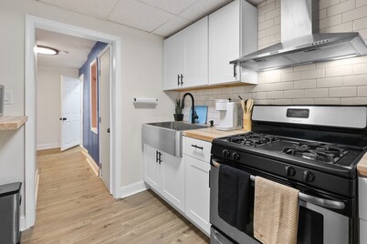 Cozy Newly Renovated 1Bed Apt in Parkville, Unit-B