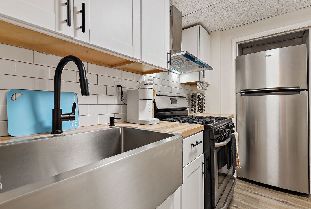 Kjøleskap, mikrobølgeovn, ovn og kokeplater